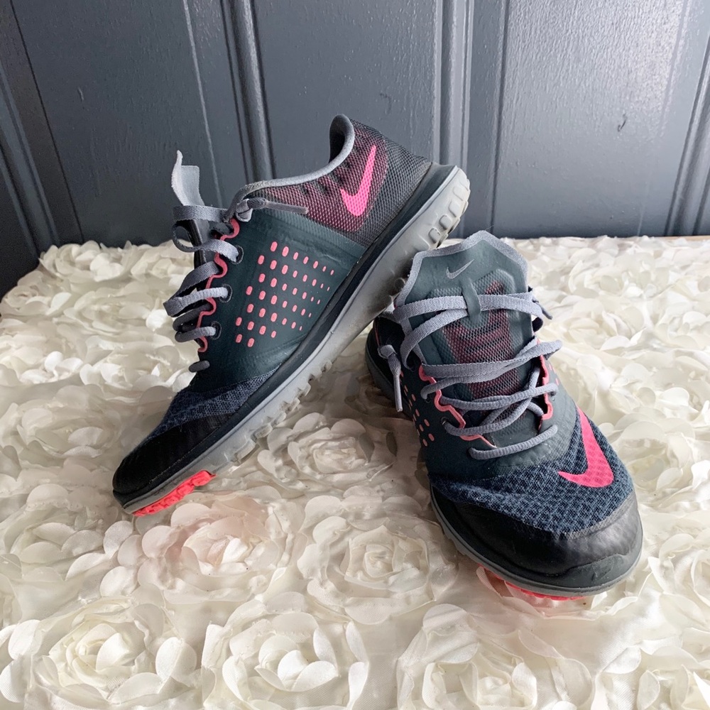 Nike Women’s Sneakers Size 7